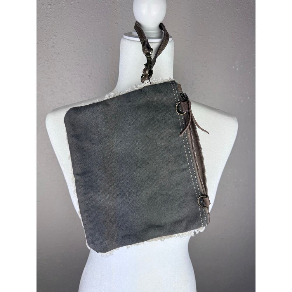 Myra Bag Clutch - Picture 2 of 6